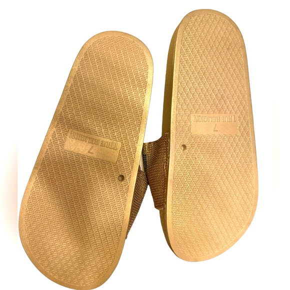 NWOT True Religion Slides - Picture 3 of 4